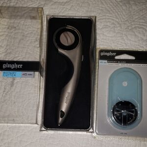 Gingher Rotary Cutter and Blade Set
